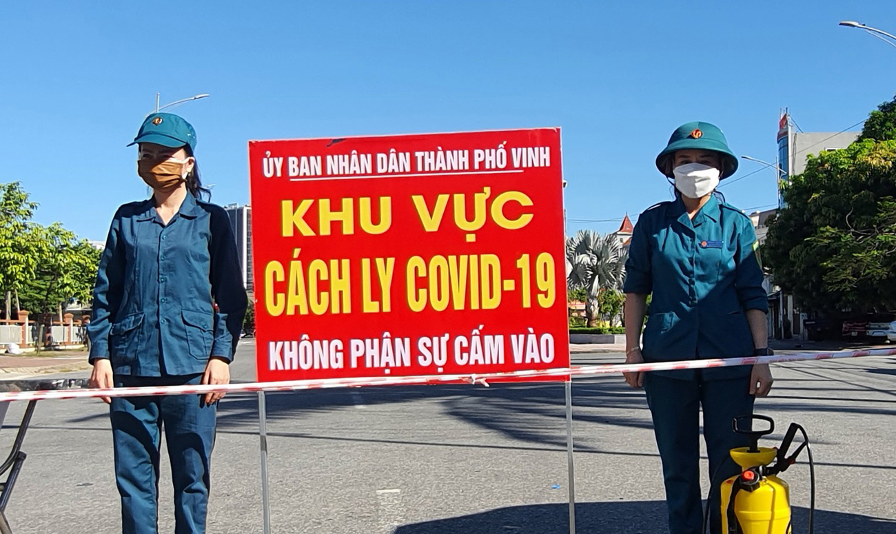 “Cô Tấm” giữa tâm dịch làng Đỏ

